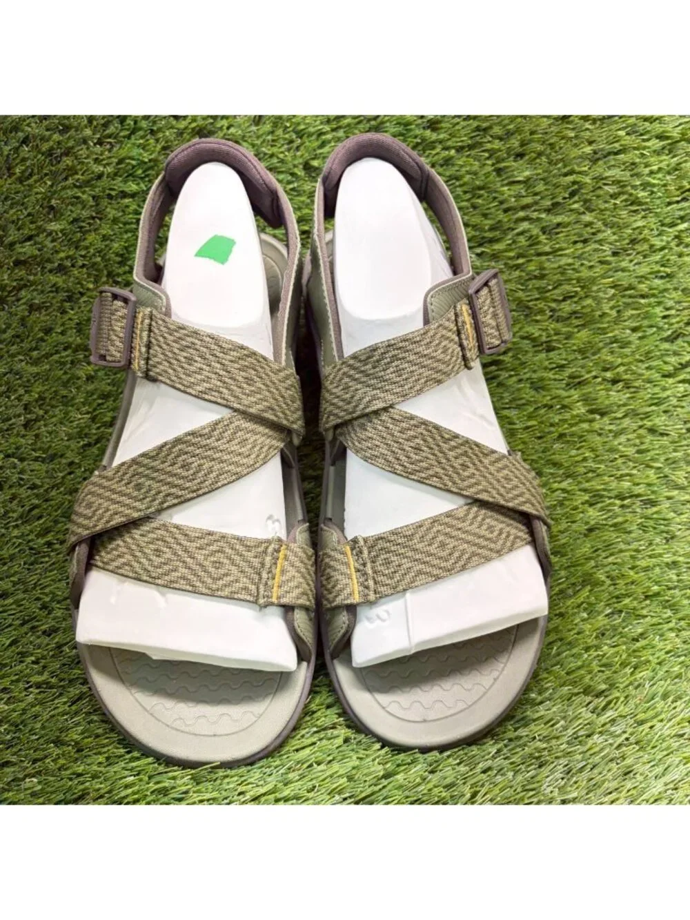 Kuru Current Mens Size 11 Olive Green Gum Beach Walking Outdoor Strappy Sandals